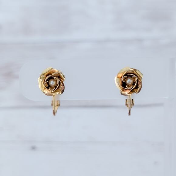 Vintage Clip On Earrings Gold Tone Dainty Rose with Faux Pearl Center - Picture 1 of 7